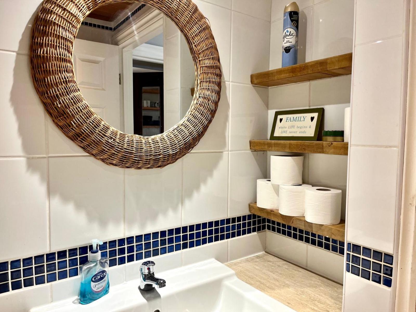 Lopez Home Crawley Ifield エクステリア 写真