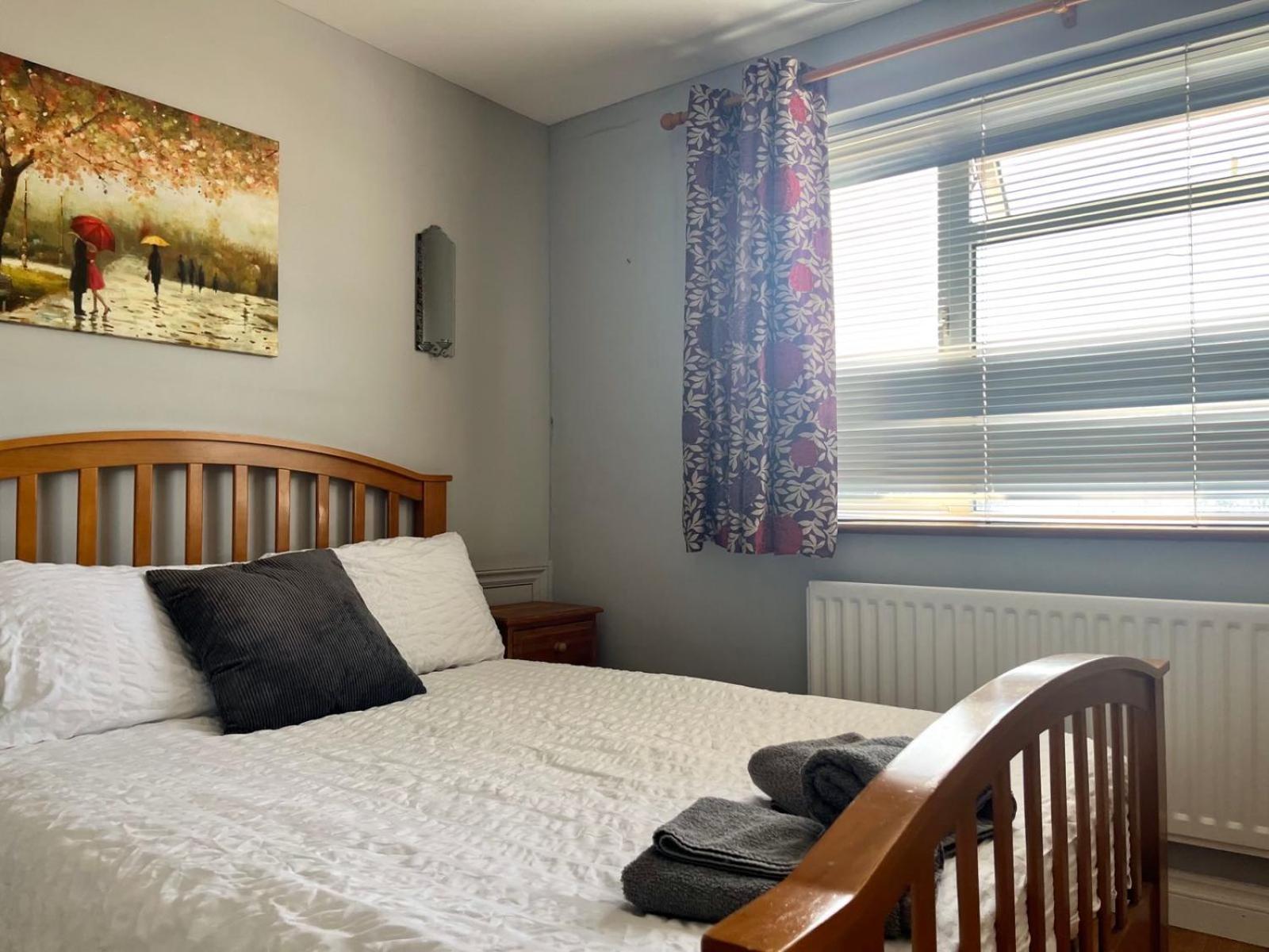 Lopez Home Crawley Ifield エクステリア 写真