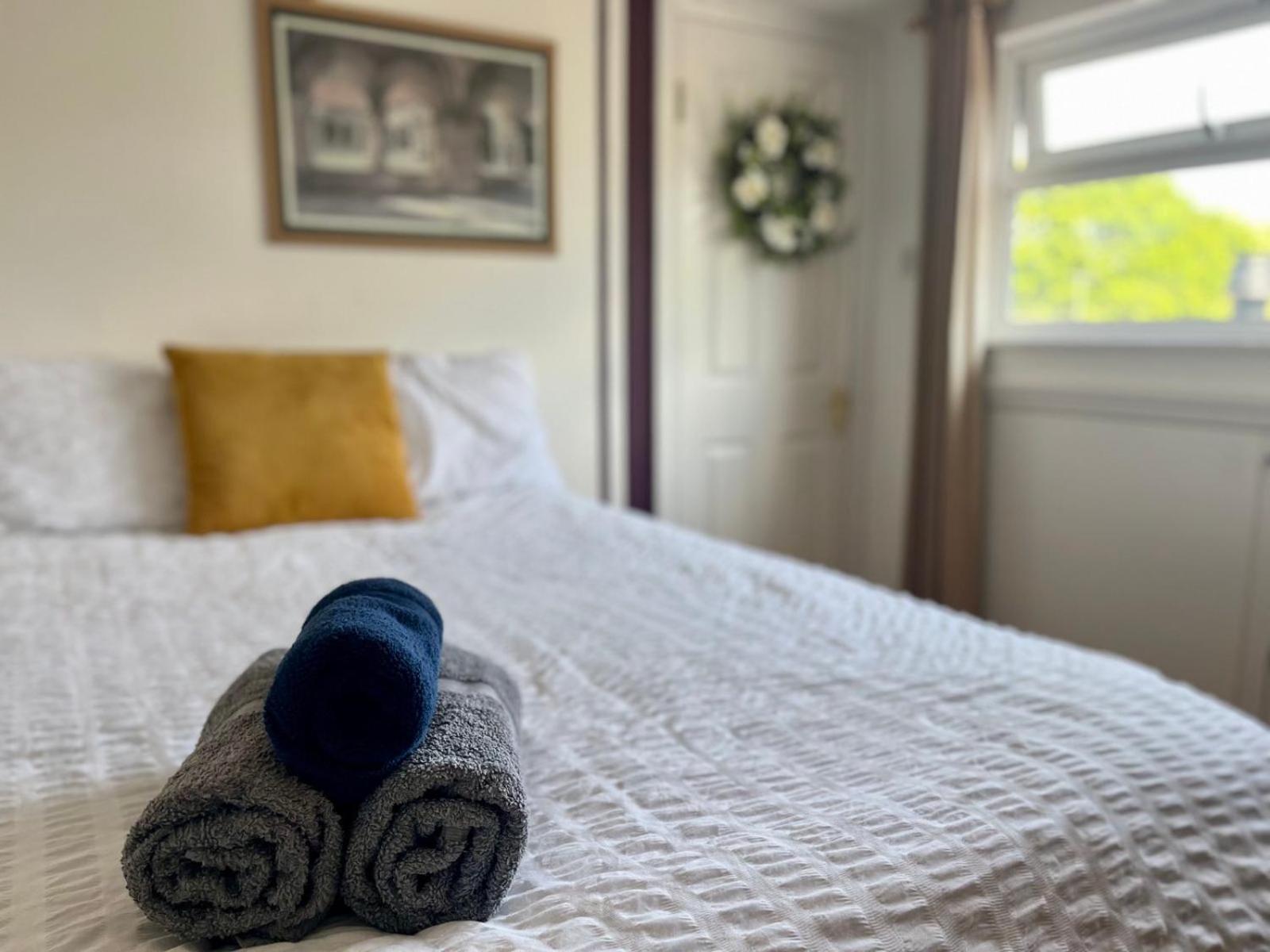 Lopez Home Crawley Ifield エクステリア 写真